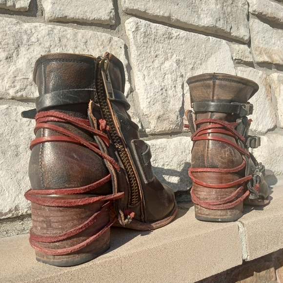 Freebird by Stephen Freebird Crue Ankle Booties - Picture 11 of 12